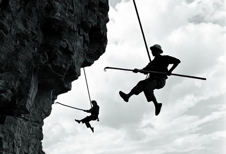 看一场“凌空除险”表演